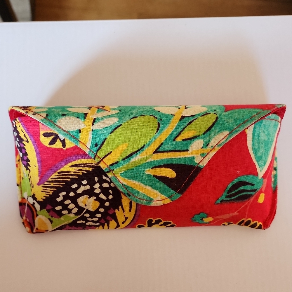 Vera Bradley Glasses Accessories - Picture 1 of 6